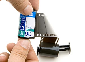 フィルムを巻き戻す